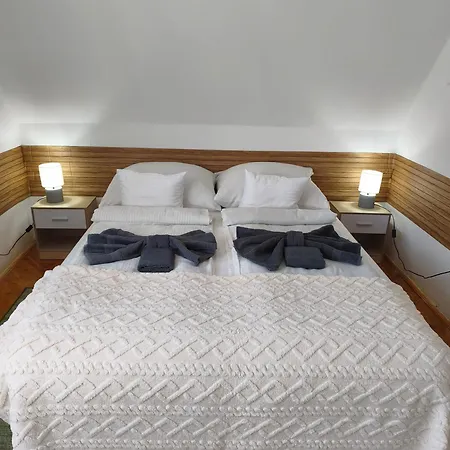 Je Vendeghaz Apartmán *